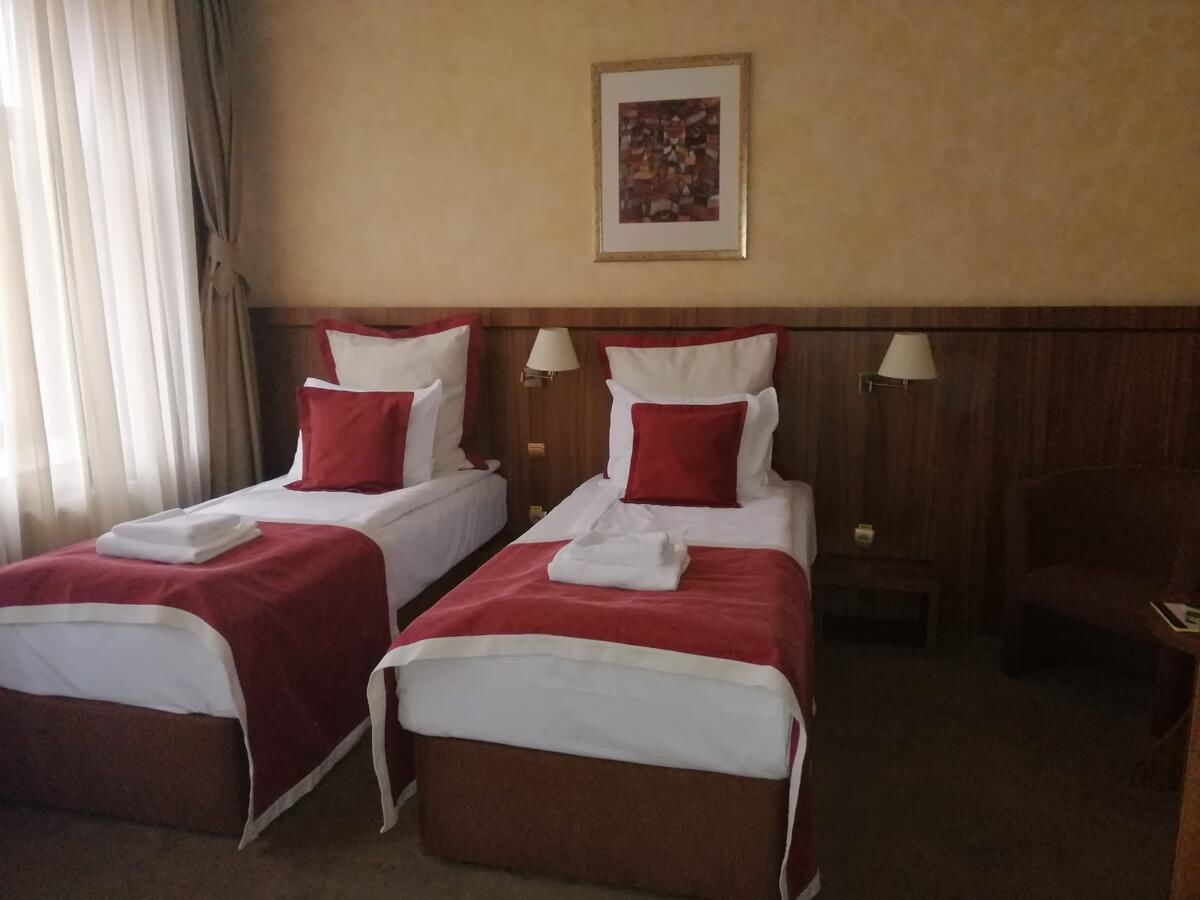 Отель Hotel Gott Брашов