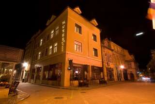 Отель Hotel Gott Брашов-1