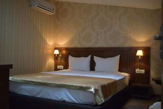 Отель Hotel Gott Брашов Двухместный номер с 1 кроватью в мансарде-5