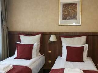 Отель Hotel Gott Брашов Стандартный двухместный номер с 2 отдельными кроватями-2